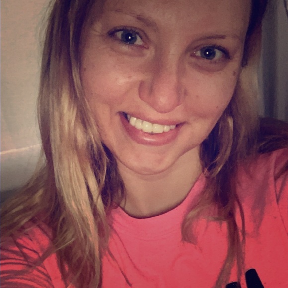 Meet your Posher, Amanda - Picture 1 of 1